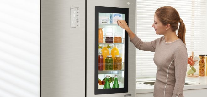 Kapısı otomatik açılabilen buzdolabı